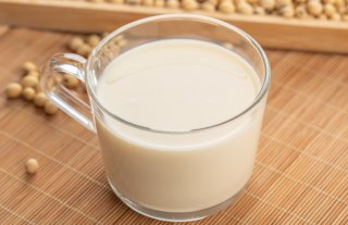 餐饮食材配送：豆浆和牛奶的营养价值无法互相替代